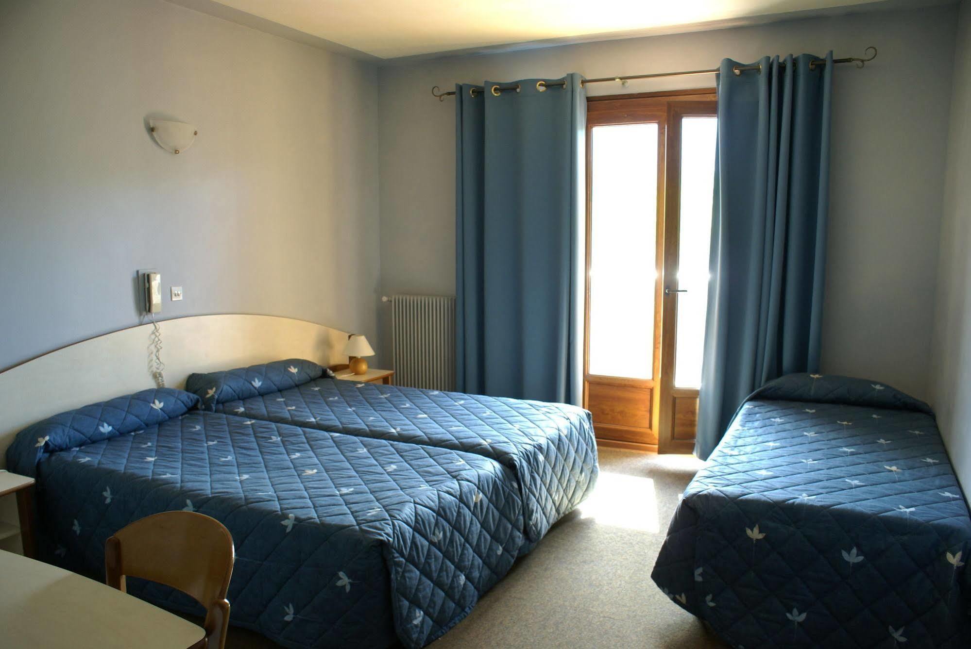 Hotel Cyrnea Кальви Экстерьер фото