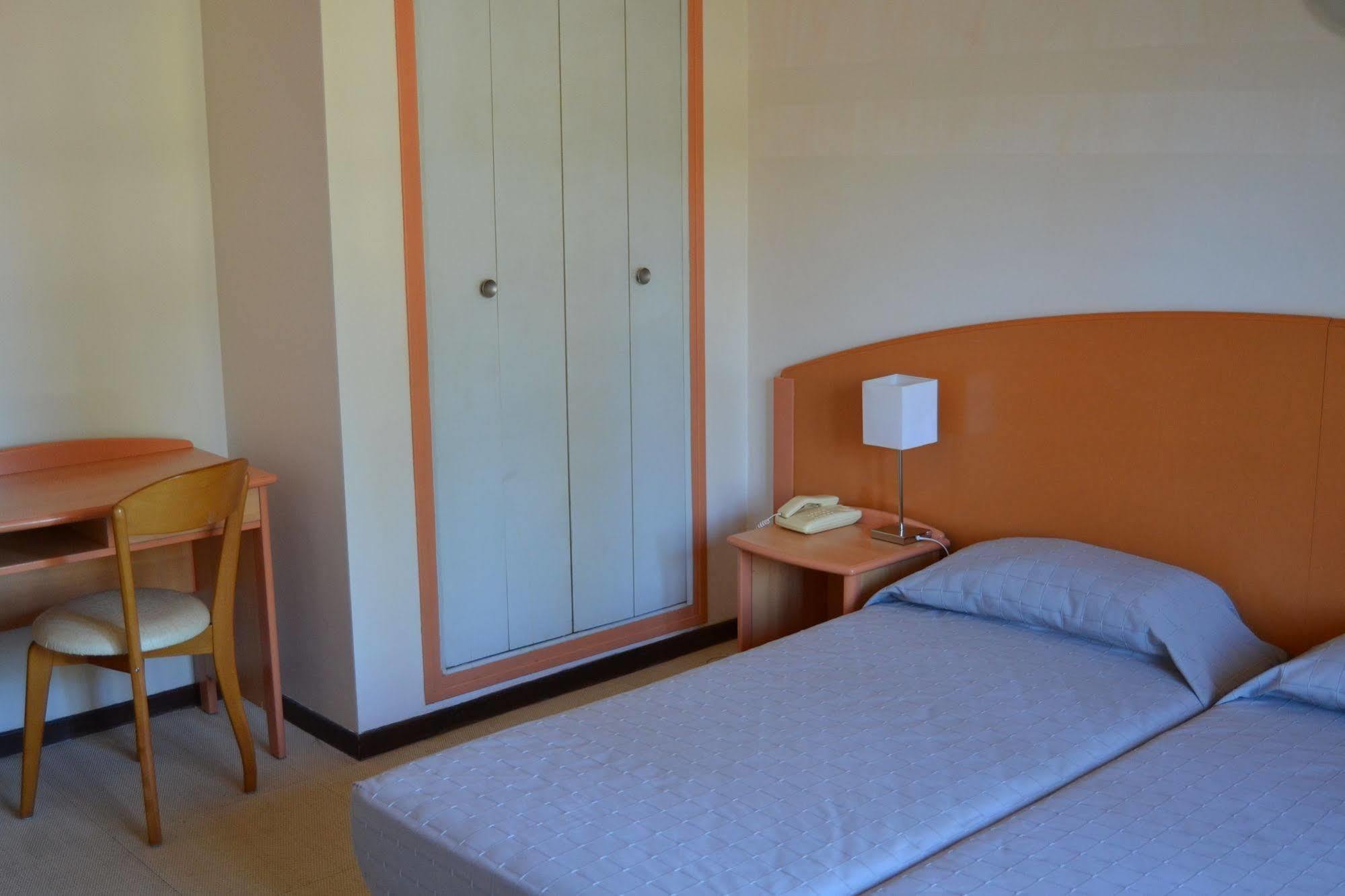 Hotel Cyrnea Кальви Экстерьер фото