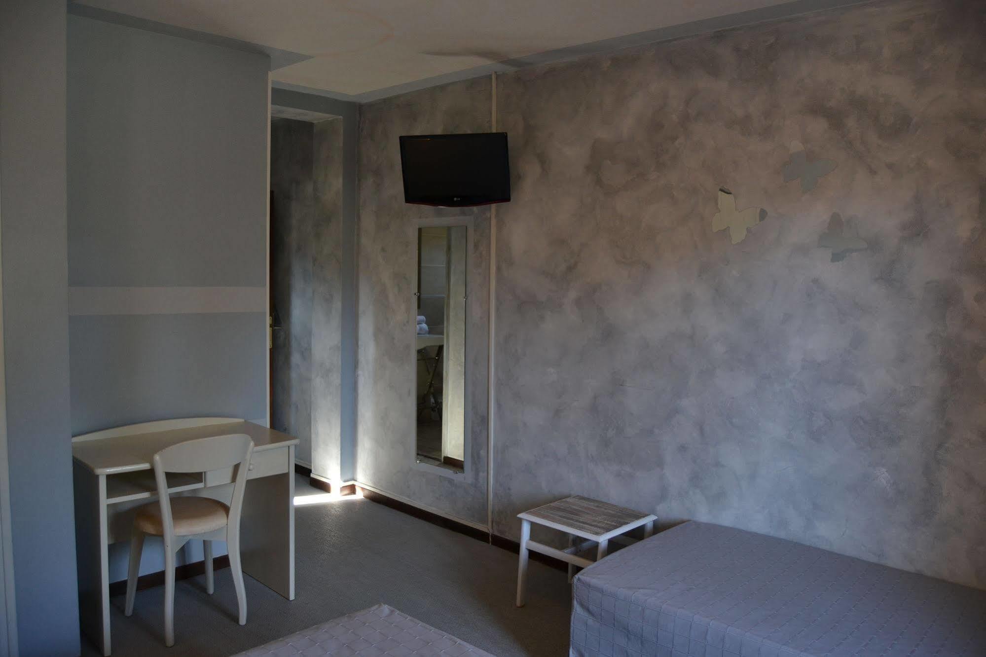 Hotel Cyrnea Кальви Экстерьер фото