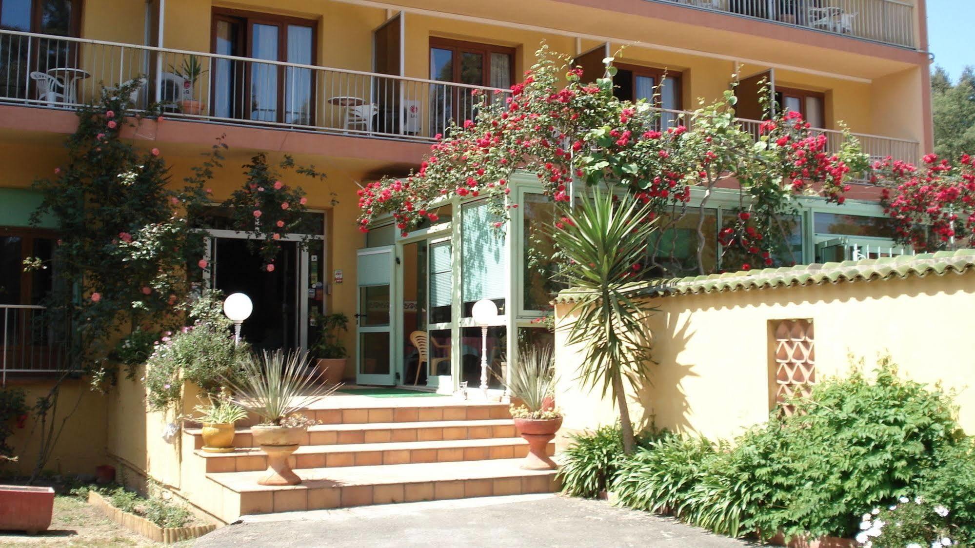 Hotel Cyrnea Кальви Экстерьер фото