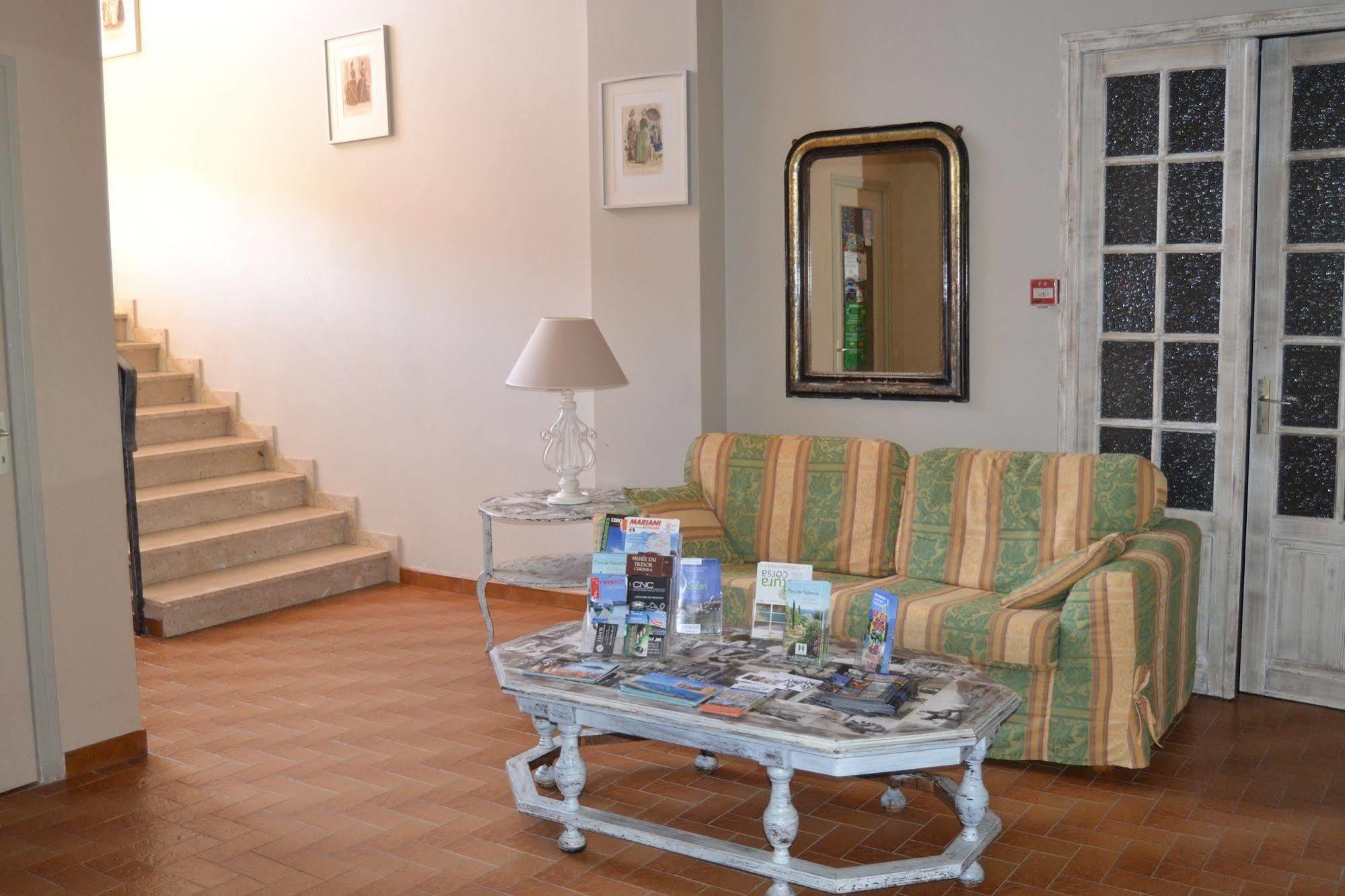 Hotel Cyrnea Кальви Экстерьер фото