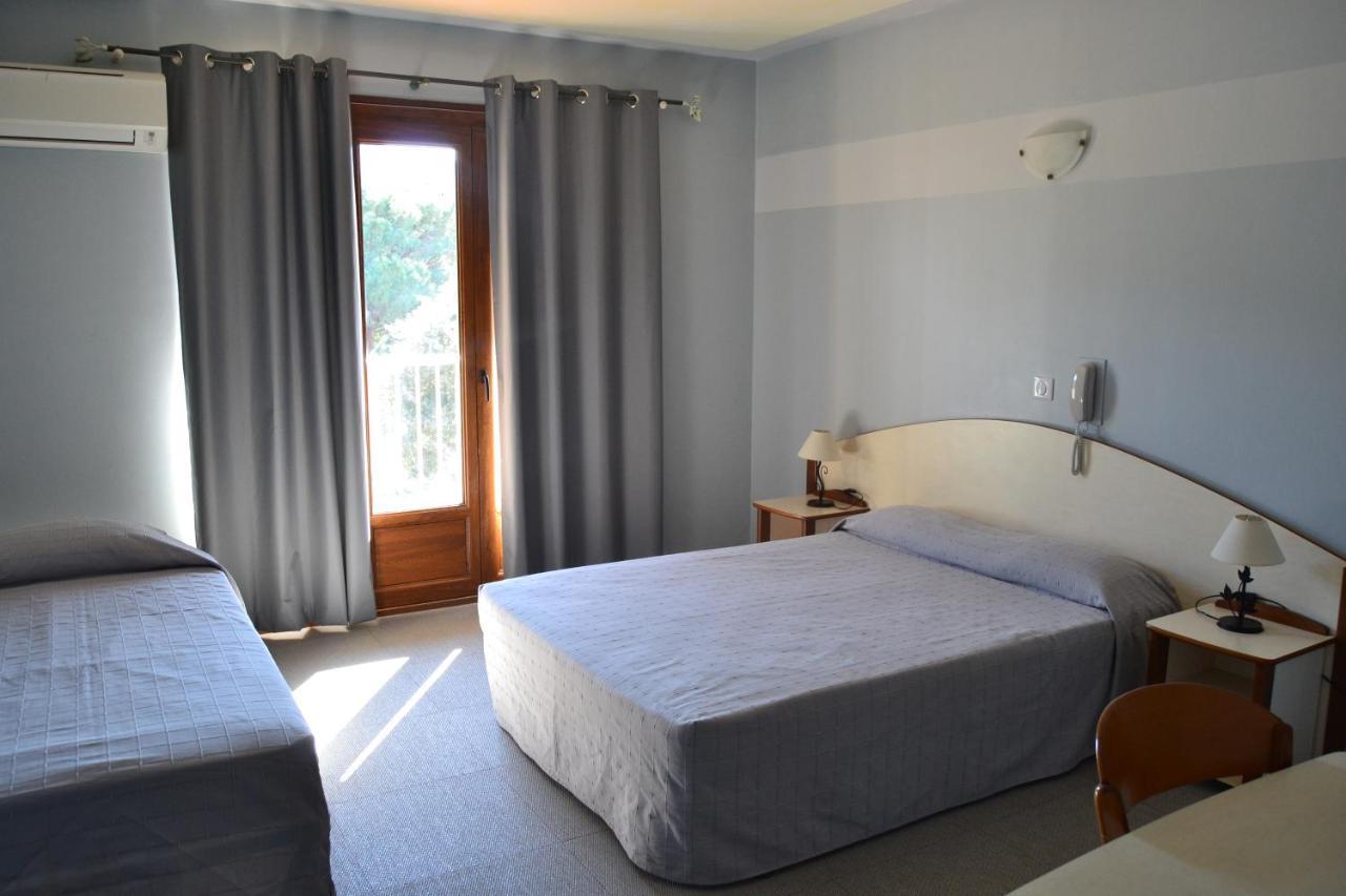 Hotel Cyrnea Кальви Экстерьер фото