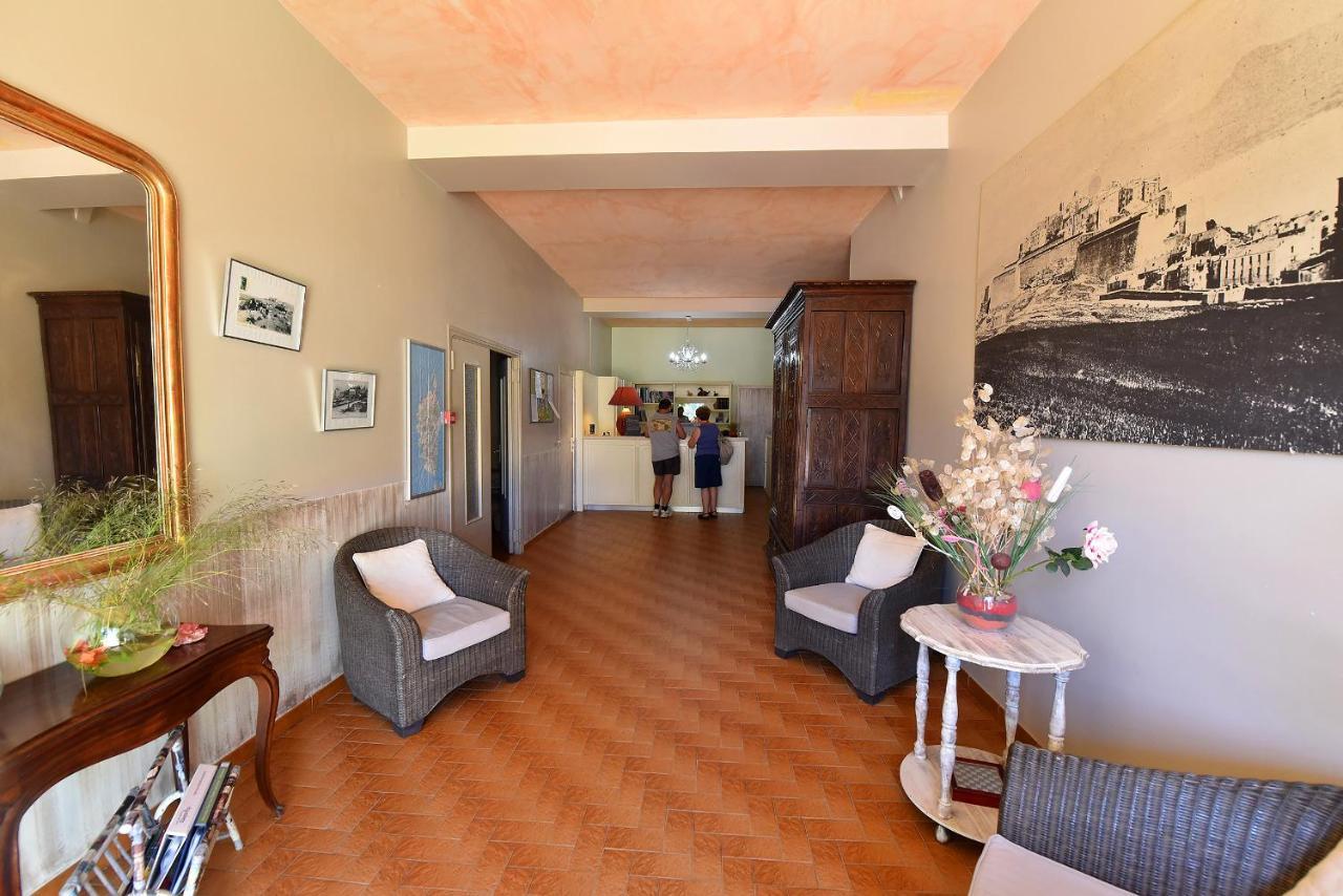 Hotel Cyrnea Кальви Экстерьер фото