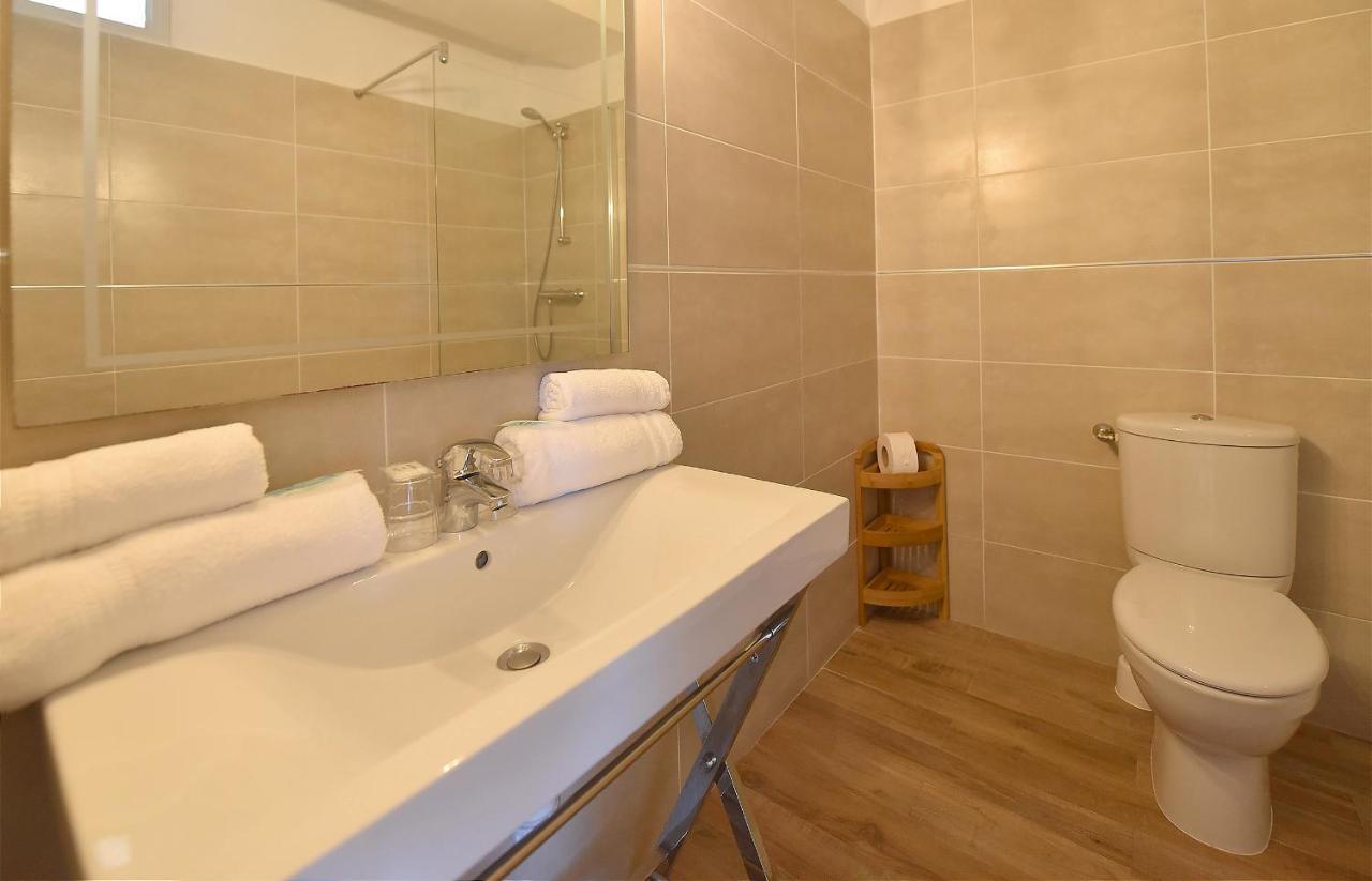Hotel Cyrnea Кальви Экстерьер фото